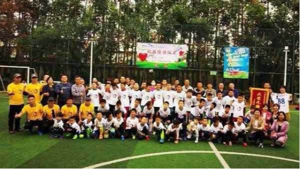 奔跑吧，足球少年！丨鴻富誠(chéng)助力鳳凰少兒足球